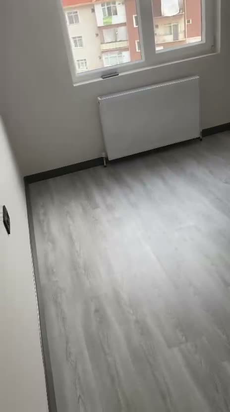 Gri parke · Koyu süpürgelik